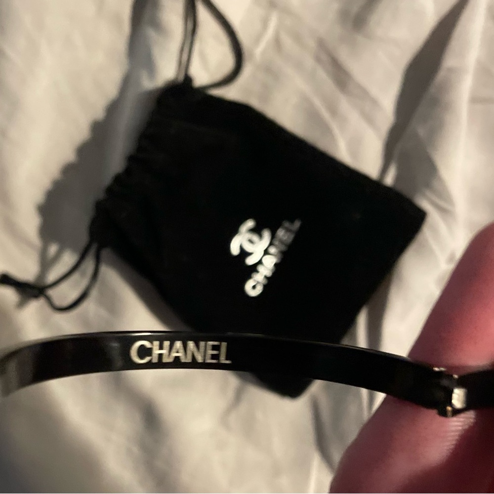 Chanel Black and gold hinge bracelet - Picture 2 of 3
